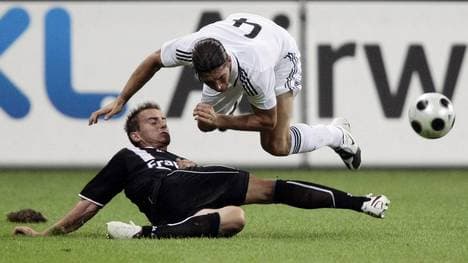 Sergio Ramos (o.) und Co. taten sich 2008 in Frankfurt schwer