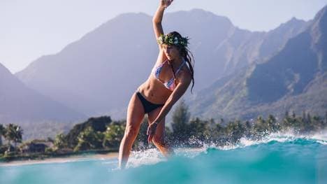 Surfen und gleichzeitig schlau sein – Kiana Fores