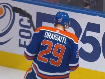 Leon Draisaitl schraubt weiter an seinem Denkmal. Der Deutsche knackt gegen die Flyers eine besondere Marke. Auch ein Teamkollege erreicht einen persönlichen Meilenstein.