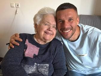 Podolski trauert um seine Großmutter