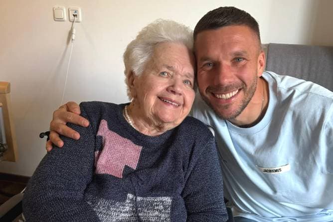 Podolski trauert um seine Großmutter
