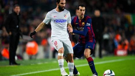 Arda Turan (r.) wechselt offenbar zum FC Barcelona