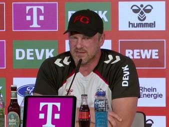 Köln-Trainer Lukas Kwasniok äußert sich zum Fan-Banner gegen ihn und die Stimmung im Verein. 