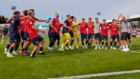 Die SpVgg Unterhaching hat den FC Augsburg aus dem Pokal geworfen.
