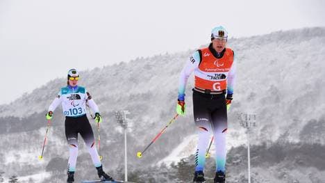 Clara Klug (l.) gewann im Biathlon Bronze