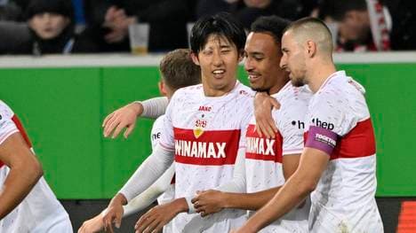 Der VfB feiert den dritten Treffer durch Jamie Leweling