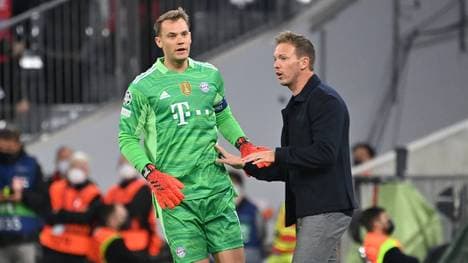 Manuel Neuer (l.) steht gegen Salzburg wieder im Bayern-Tor