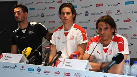 Marwin Hitz (Mitte) verzichtet auf eine Teilnahme an der WM