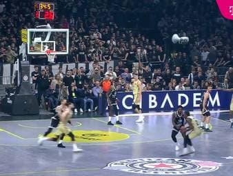 Ein unfassbarer Wurf im Spiel zwischen Belgrad und Barcelona entscheidet die Partie zu Gunsten der Spanier. 