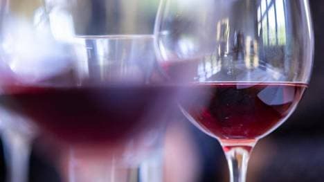 Alkoholexzesse reizen die Bauchspeicheldrüse, die sich so akut oder chronisch entzünden kann