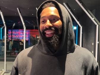 Spencer Dinwiddie ist die neueste Verstärkung des FC Bayern Basketball. Der Amerikaner spricht nach seinem Debüt über die Unterschiede zur NBA.