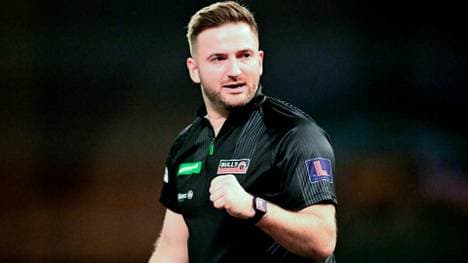 Merk setzt sich gegen Wright durch