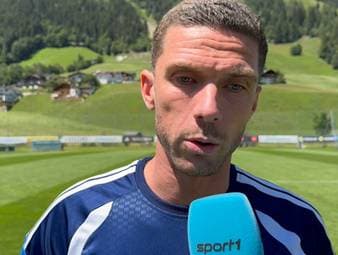 Robins Gosens verrät wie sein Wechsel zu Schalke abgelaufen ist. Obwohl er sich in Italien sehr wohl gefühlt hätte, sei der Schritt zum Aufsteiger eine leichte Entscheidung gewesen.