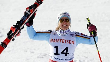 Viktoria Rebensburg jubelt im Riesenslalom von Beaver Creek über die Silbermedaille bei der WM