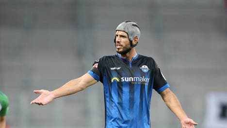 Klaus Gjasula sah gegen den FC Augsburg seine 15. Gelbe Karte in dieser Saison