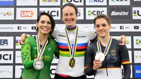 Maike Hausberger (r.) wieder auf dem Podest