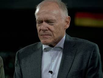 Hermann Gerland wird vor dem U21-Länderspiel zwischen Deutschland und Malta feierlich verabschiedet. Hans Meyer spricht im Interview über die Trainerlegende.