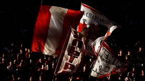 FC Spartak Moscow Fans sollen einen generishcen Spieler rassistisch beleidigt haben