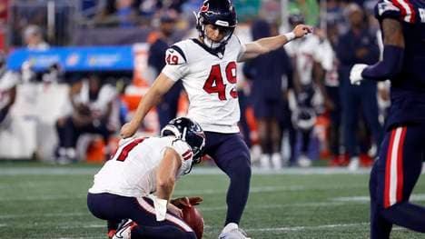 Jake Bates (49) wechselt zu den Detroit Lions