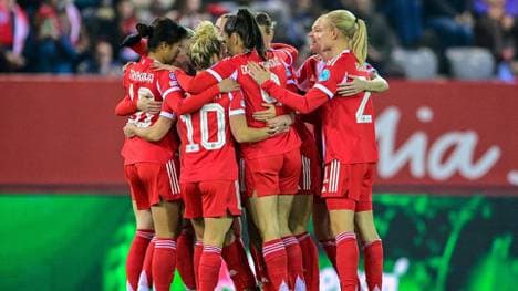 Jubel am Campus: Die Bayern feiern