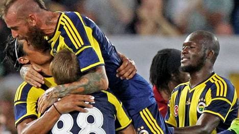 Die Spieler von Fenerbahce Istanbul feiern