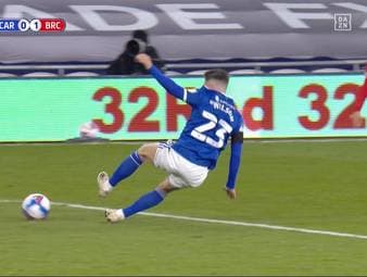 In der zweiten englischen Liga geht's regelmäßig richtig zur Sache. Blutgrätschen stehen hier an der Tagesordnung. Beispiel gefällig? Bitteschön!