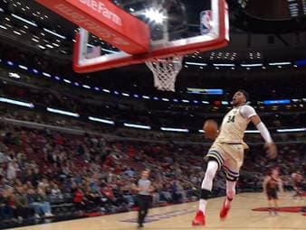 In der NBA-Begegnung zwischen den Milwaukee Bucks und den Chicago Bulls wird Topspieler Giannis Antetokounmpo in der letzten Aktion des Spiels Respektlosigkeit unterstellt.