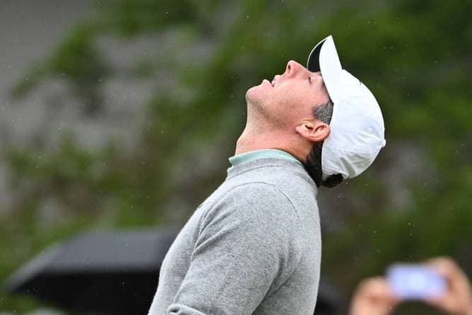 Golf-Star kämpft mit Bananenschale