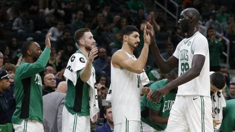 Tacko Fall (r.) wäre mit seinen 2,26 m der größte aktive Spieler der NBA