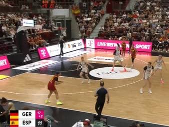 Die deutschen Basketballerinnen zeigen sich im ersten Härtetest für die Heim-WM über weite Strecken auf Augenhöhe mit dem Top-Team aus Spanien, müssen am Ende aber eine knappe Niederlage einstecken.