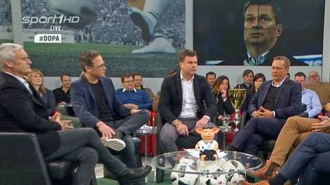 Schalkes Ex-Manager Horst Heldt (r.) übte im Volkswagen Doppelpass deutliche Kritik an seinem Nachfolger Christian Heidel