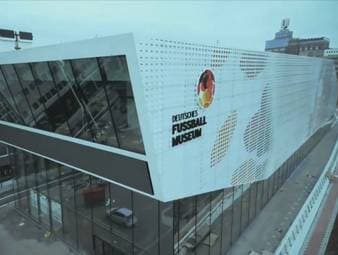 Der Fantalk ist zurück und das mit dem Kracher FC Barcelona-FC Bayern. Neben einer neuen Location gibt es ab sofort auch eine neue Co-Moderatorin.