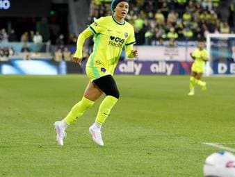 Sie stößt in neue Dimensionen