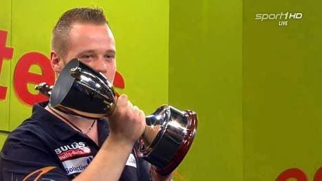 Max Hopp mit dem Pokal der Junioren-WM