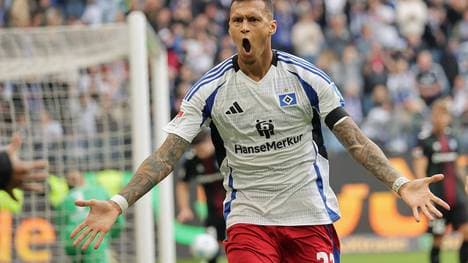 Davie Selke (HSV) bejubelt sein Tor zum 3:0