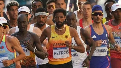 Amanal Petros (M.) bei Olympia 2024