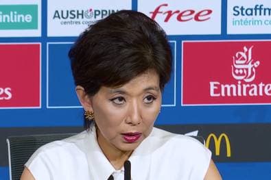 Hier verkündet die Lyon-Präsidentin die frohe Botschaft