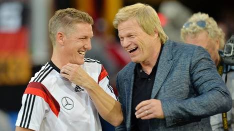 Bald Kollegen vor dem TV-Mikrofon? Bastian Schweinsteiger und Oliver Kahn