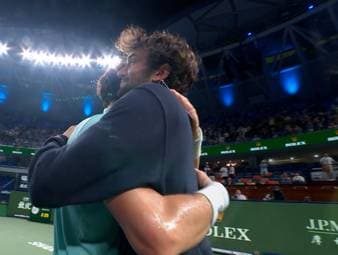 Im Halbfinale des ATP Masters Turniers in Shanghai trifft Medvedev auf den Franzosen Arthur Rinderknech.