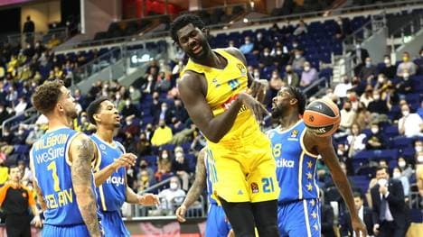 Christ Koumadje war in der Zone kaum zu verteidigen von Maccabi Tel Aviv