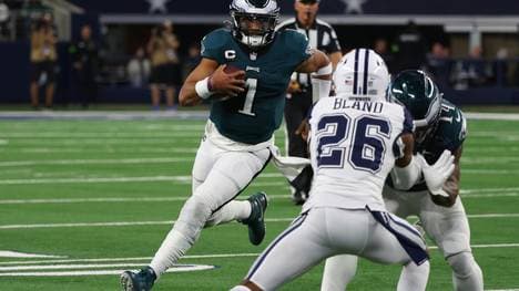 Hurts (l.) und die Eagles ließen Dallas keine Chance