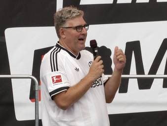 Axel Hellmann, Vorstandssprecher von Eintracht Frankfurt, rechnet beim Stadiontag der SGE mit der WM 2026 ab. Auch Gianni Infantino und US-Präsident Donald Trump werden dabei nicht von der Kritik verschont. 