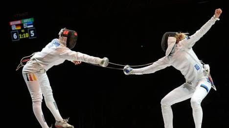 Britta Heidmann kämpft bei de Weltmeisterschaft im Fechten gegen Erika Kirpu