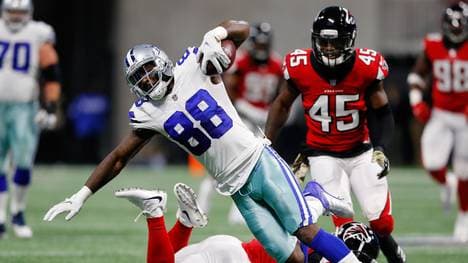 Die Defensive der Atlanta Falcons (in rot) leistete gegen die Cowboys gute Arbeit