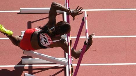 Deborah John kam bei der Leichtathletik-WM im Vorlauf über 100 Meter Hürden schwer zu Sturz