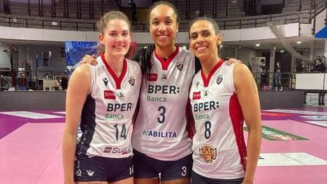 Ana Paula Borgo (r.) freundete sich in Bergamo mit Marie Schölzel (l.) und Alicia Ogoms an