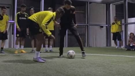 Soufiane Touzanin setzt zum Tunnel an