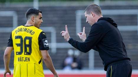 Mike Tullberg (r.) droht der Abstieg 