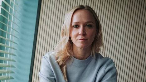 Turid Knaak spricht in ihrem Podcast „SeitenweKKsel“ mit Co-Host Fabian Klos über Themen, die sonst häufig unter den Tisch fallen.