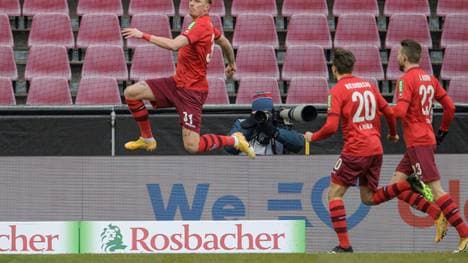 Wolf (l.) führte Köln mit zwei Toren zum Sieg